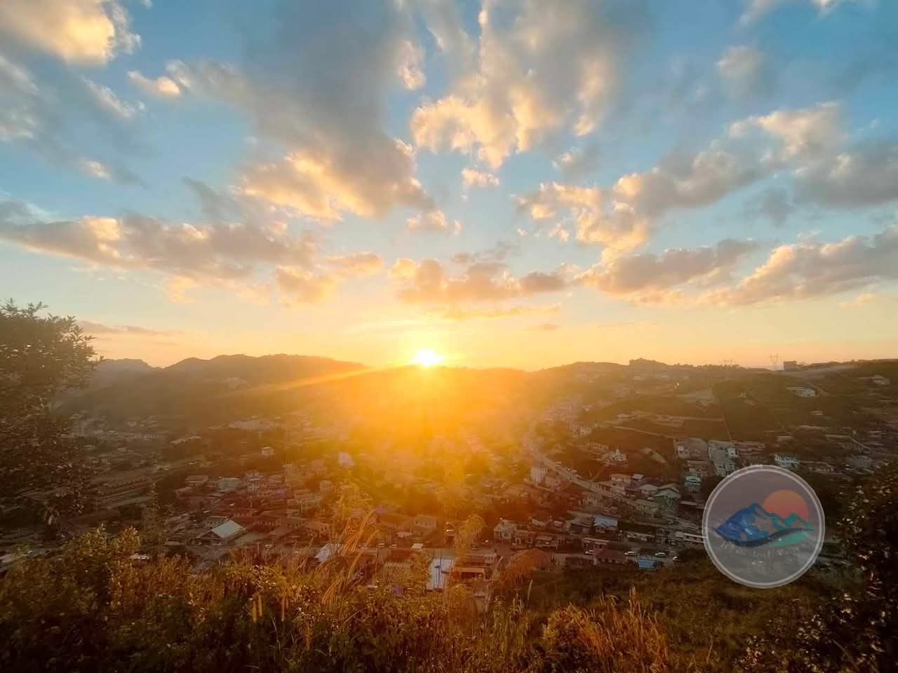 ၂၀၂၄ ခုနှစ်၏ နောက်ဆုံး ညနေ နေဝင်ဆည်းဆာအလှကို တောင်ကြီးမြို့မှ မြင်တွေ့ရပုံ 