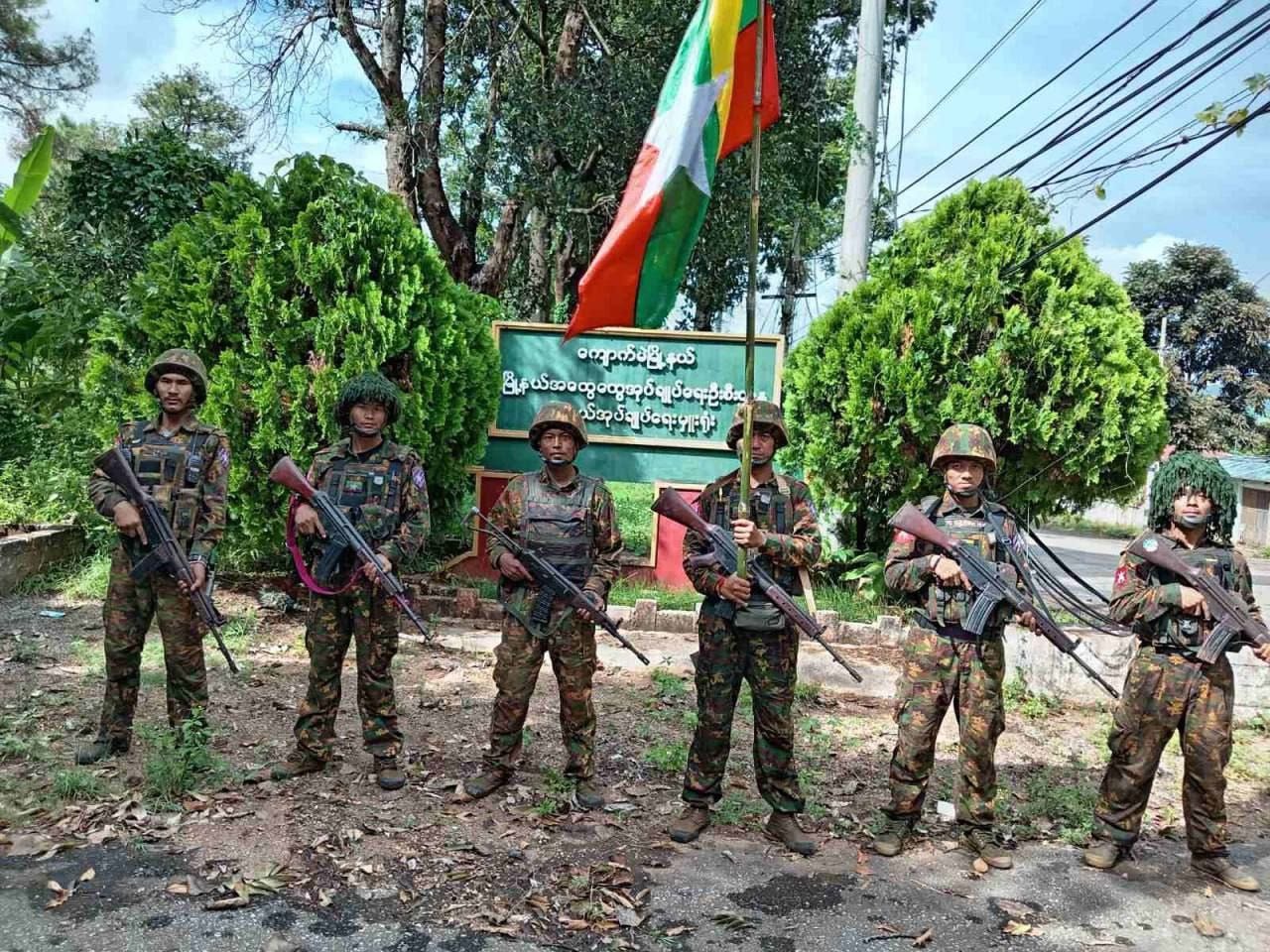 ကျောက်မဲမြို့ကို စစ်ကော်မရှင်တပ်က ပြန်လည်ထိန်းချုပ်ပြီး ကျောက်မဲ−နောင်ချို−ပြင်ဦးလွင် လမ်းပိုင်း ပုံမှန်အတိုင်းသွားလာနိုင်ရေး နယ်မြေရှင်းလင်းရေးလုပ်ဆောင်နေတယ်လို့ဆို