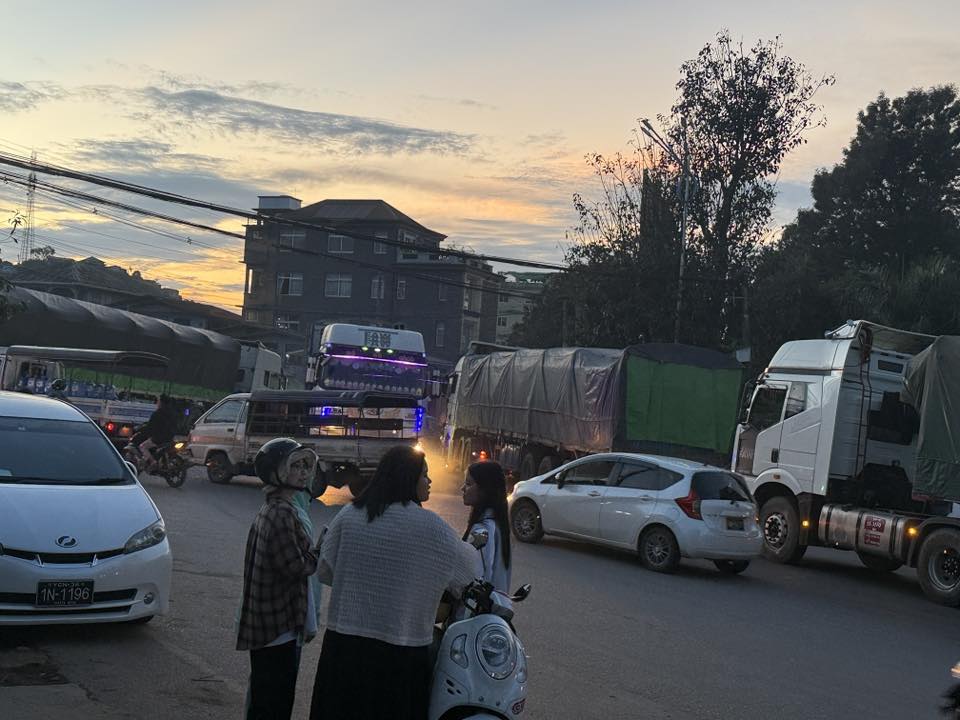 တောင်ကြီးတွင် တန်ဆောင်တိုင်ပွဲတော်ကာလ မရောက်သေးပေမယ့် ပွဲကွင်းအနီးနှင့် မြို့တွင်းနေရာ အချို့ ယာဉ်ကြောပိတ်ဆို့မှုဖြစ်ပေါ်