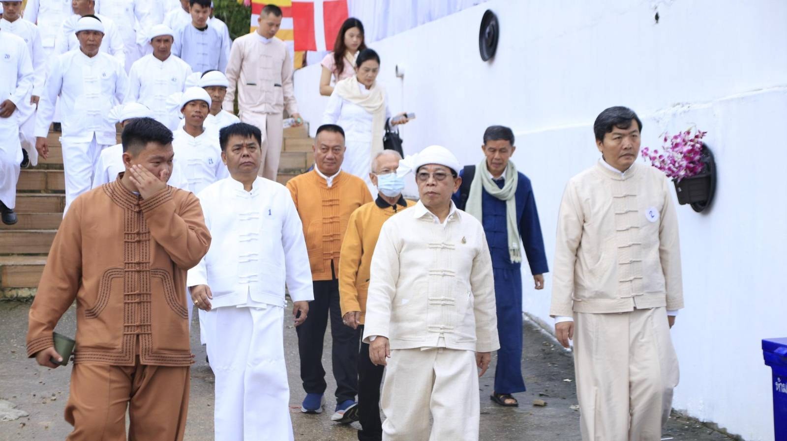 RCSS /SSA ဥက္ကဋ္ဌ ဗိုလ်ချုပ်ကြီး ယွတ်စစ်မှ ထိုင်းဘုရင်မင်းမြတ် ဘုရင်မင်းဆက် ၁၀ ပါးမြှောက်က ပေးအပ်လာသော သျှမ်းဘာသာပြန်ပိဋကတ်(၃)ပုံကို လက်ခံရယူခြင်း နှင့် ကထိန် သင်္ကန်းအလှူတော် ကျင်းပ