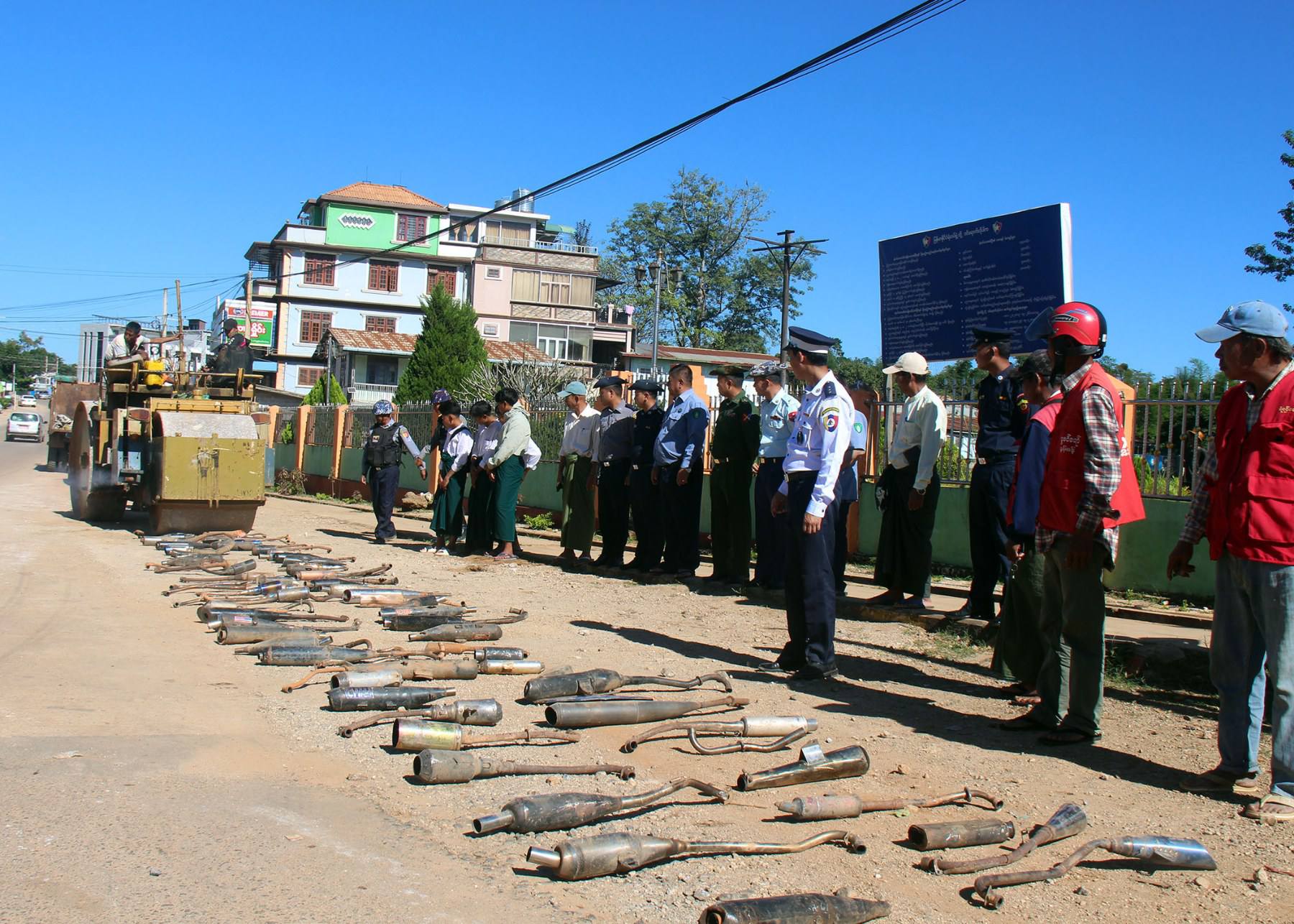 သျှမ်း(တောင်)၊ နမ့်စန်မှာ ပတ်ဝန်းကျင်ကို အသံဆူညံမှုဖြစ်စေတဲ့ ဆိုင်ကယ်ပါဝါအိတ်ဇောများ ဖျက်ဆီး