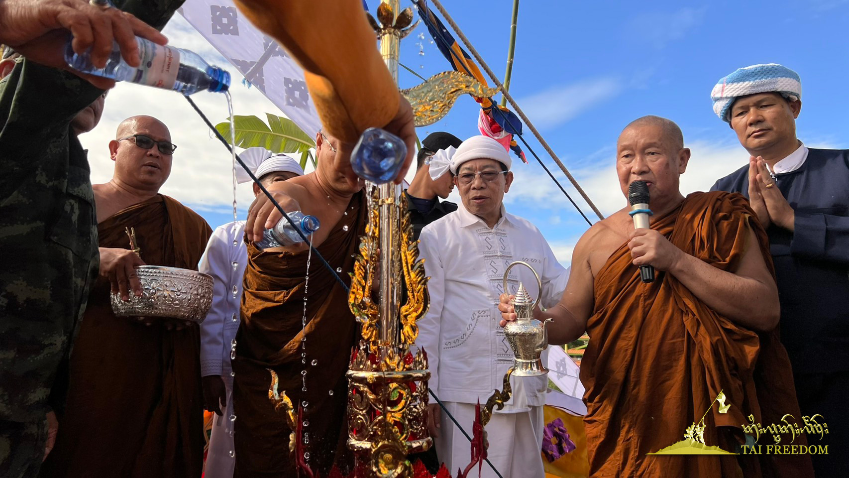 လင်းခေးမြို့နယ် နားကုန်းကျေးရွာမှာ ကျင်းပတဲ့ ၂၅ ကြိမ်မြောက် ဓမ္မစကူးလ်သင်တန်းဆင်းပွဲနဲ့ သျှမ်းနှစ်သစ်ကူးကြိုဆိုပွဲသို့ RCSS ဥက္ကဌ ဗိုလ်ချုပ်ကြီး ယွက်စစ် တက်ရောက်