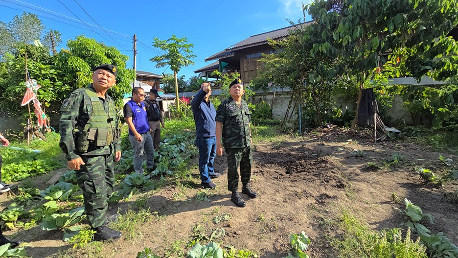 မြန်မာ−ထိုင်းနယ်စပ် မြဝတီမြို့နယ်မှာ ဖြစ်ပွားတဲ့တိုက်ပွဲကြောင့် လက်နက်ကြီးကျည် ထိုင်းထဲ ကျရောက်ပေါက်ကွဲပြီး နေအိမ် ၄ လုံး ပျက်စီး ထိုင်းတပ်ဖွဲ့မှ သတိပေးတဲ့အနေနဲ့ မီးခိုးဗုံးတစ်လုံး ပြန်လည်ပစ်ခတ်