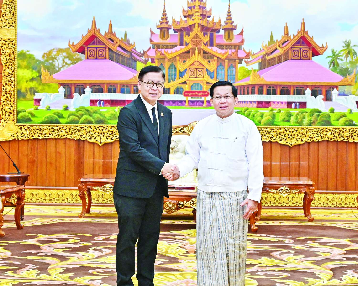 မြန်မာ−ထိုင်းနယ်စပ် ကျားဖြန့်အရေး တိုက်ပွဲပြင်းထန်နေချိန် ထိုင်းက နေ့ချင်းပြန်ခရီးစဥ်နဲ့ စစ်ခေါင်းဆောင်ကိုလာတွေ့