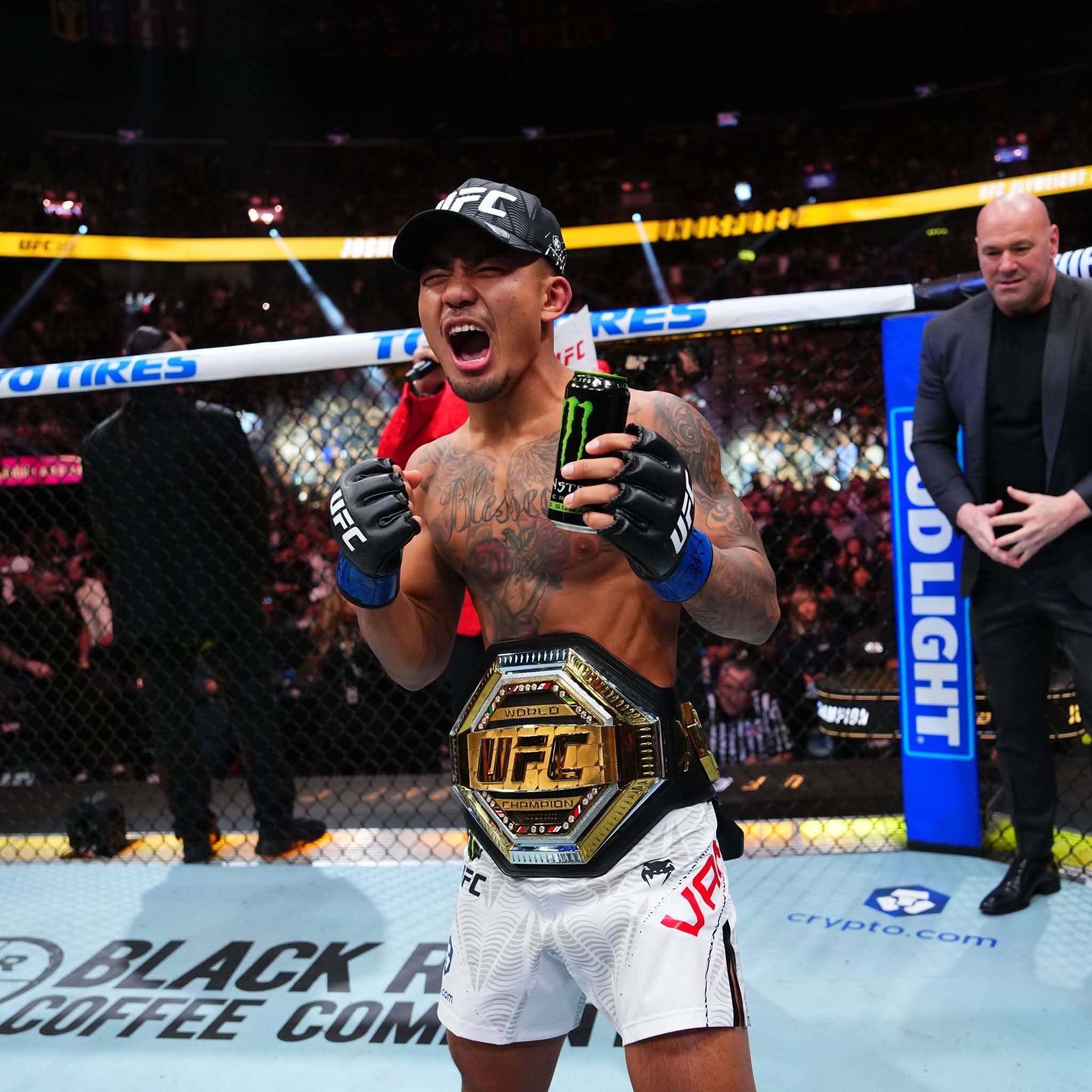 ချင်းဖိုက်တာ ဂျော့ရှုအာဗန် ကမ္ဘာ့အဆင့် UFC Flyweight ချန်ပီယံ တစ်ဦးဖြစ်လာ