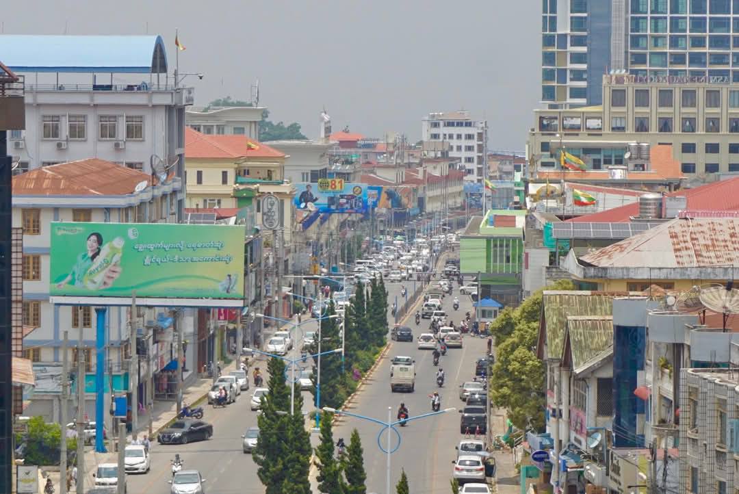 တိုင်းနဲ့ပြည်နယ်တွေမှာ ဘွဲ့ရလူစာရင်းတွေ စစ်အုပ်စုက အရေးတကြီးလိုက်လံကောက်ခံနေ