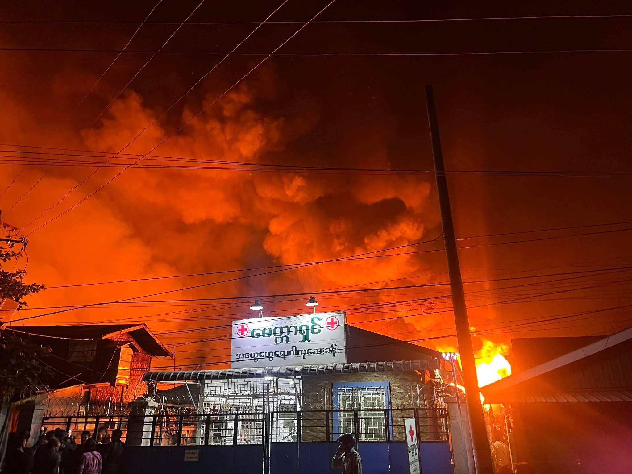 နှစ်သစ်ကူးအကြိုည ပျဉ်းမနားမြို့မှာ နေအိမ် မီးလောင်လို့ အိမ် ၅၀ ကျော် မီးထဲပါသွား