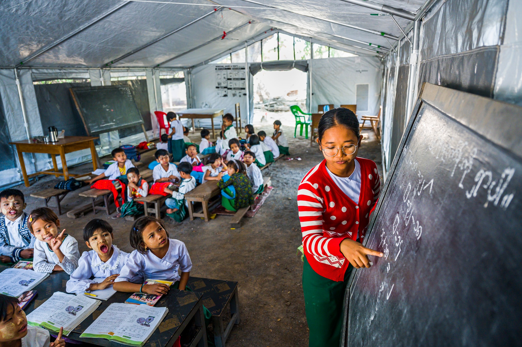 ကမ္ဘာတစ်ဝှမ်းက ကလေးငယ်နဲ့ လူငယ်ပေါင်း ၂၇၂ သန်းဟာ ပညာသင်ကြားခွင့် ဆုံးရှုံးနေရ