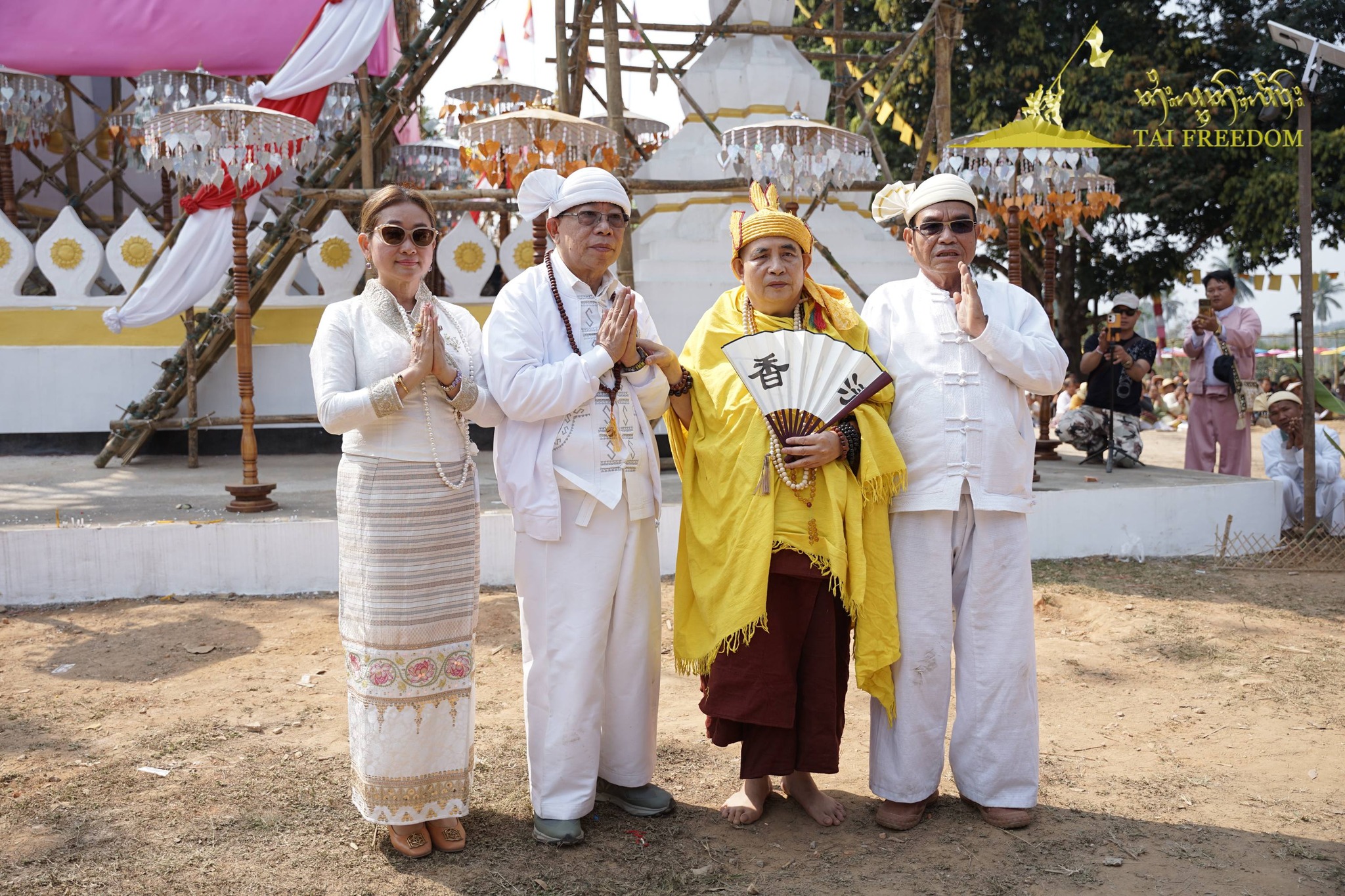 တပေါင်းလပြည့်နေ့တွင် ကွန်ဟိန်းမြို့နယ်ရှိ နမ့်ဆွမ်စေတီအား မိုင်းဖုန်းဆရာတော်ကြီး ဦးစီးမှုဖြင့် RCSS အဖွဲ့ဝင်များ စုပေါင်းပြီး ထီးတော်တင်လှူပူဇော်