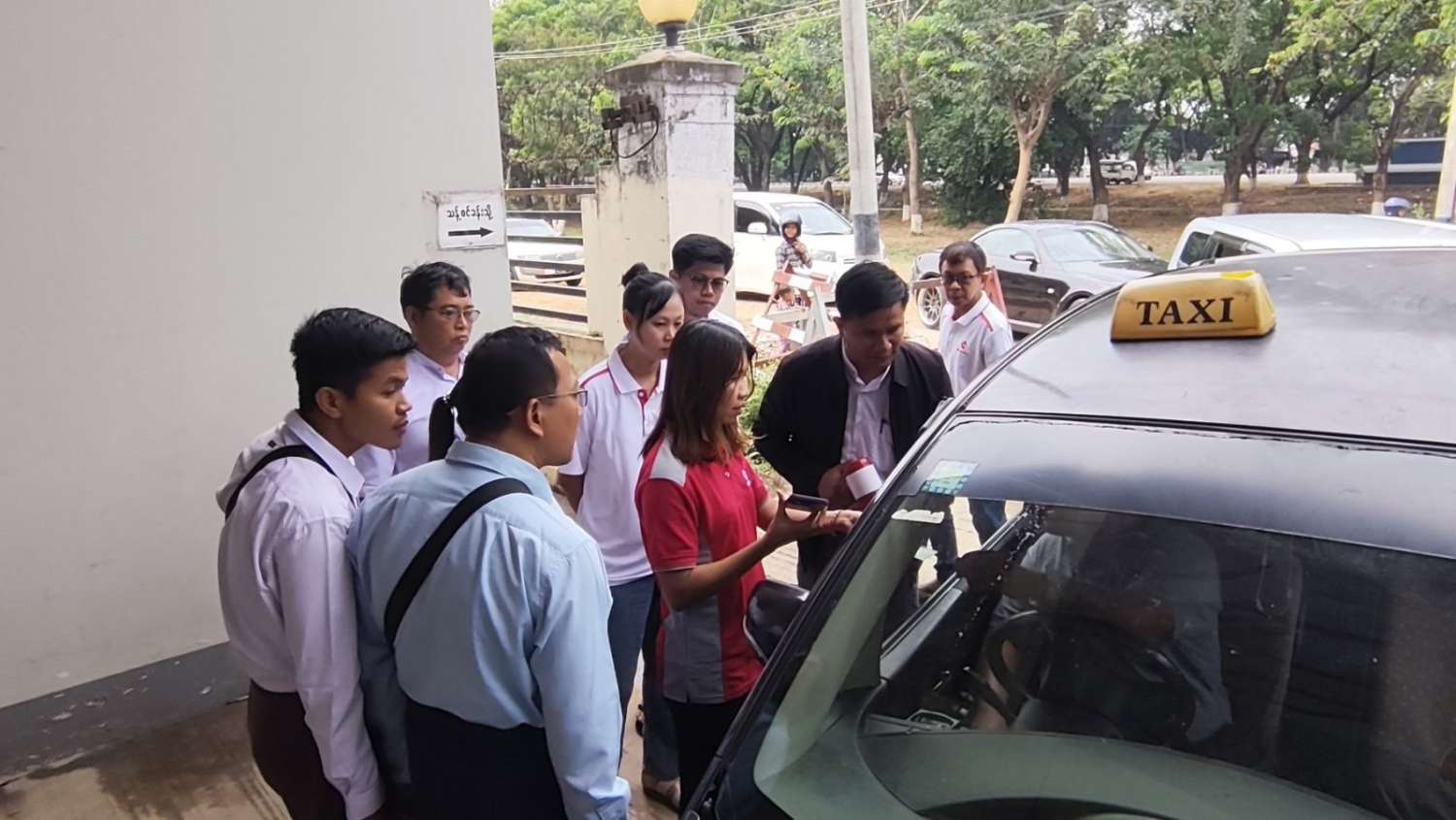 စက်သုံးဆီတန်းစီဝယ်ယူမှု လျော့နည်းစေရန် App ဖြင့် စစ်ဆေးပြီး မော်တော်ယာဥ်များကို တစ်ရက်တစ်ကြိမ်သာ စက်သုံးဆီများ ရောင်းချပေးသွားမည် တောင်ကြီး၊ ရန်ကုန်၊ မန္တလေး၊ နေပြည်တော်တို့မှာ ယနေ့မှ စပြီး စမ်းသပ်ကျင့်သုံး