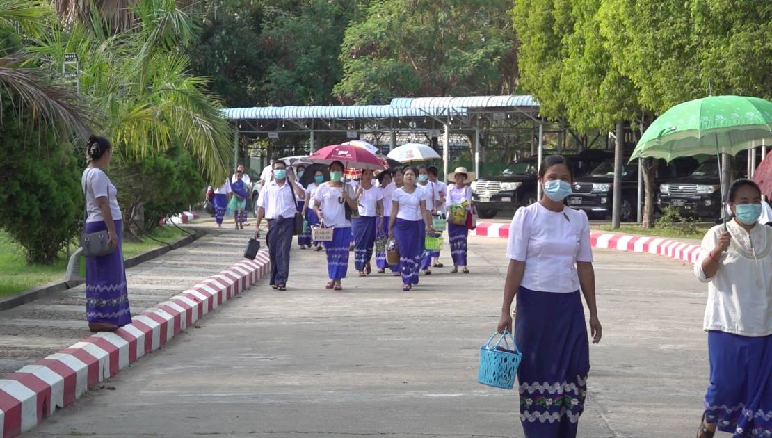 လာမယ့် မတ် ၂၅ ရက်ကစပြီး ရုံးဝန်ထမ်းများ အပတ်စဉ် ဗုဒ္ဓဟူးနေ့တိုင်း ရုံးမသွားဘဲ နေအိမ်မှ အလုပ်လုပ်ရန် စစ်ကော်မရှင်ကြေညာ