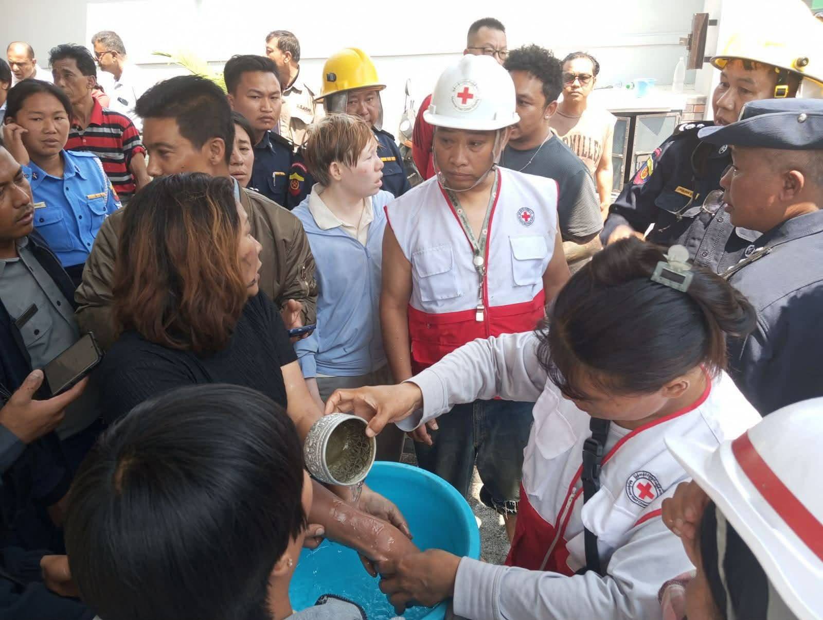 တောင်ကြီး ၊ မြတ်သူဓါတ်ဆီဆိုင်အနီးမီးလောင်မှု (၄) ဦးဒဏ်ရာ ရ၊ ဆိုင်ကယ် ၁၀ စီးထက်မနည်း မီးလောင်