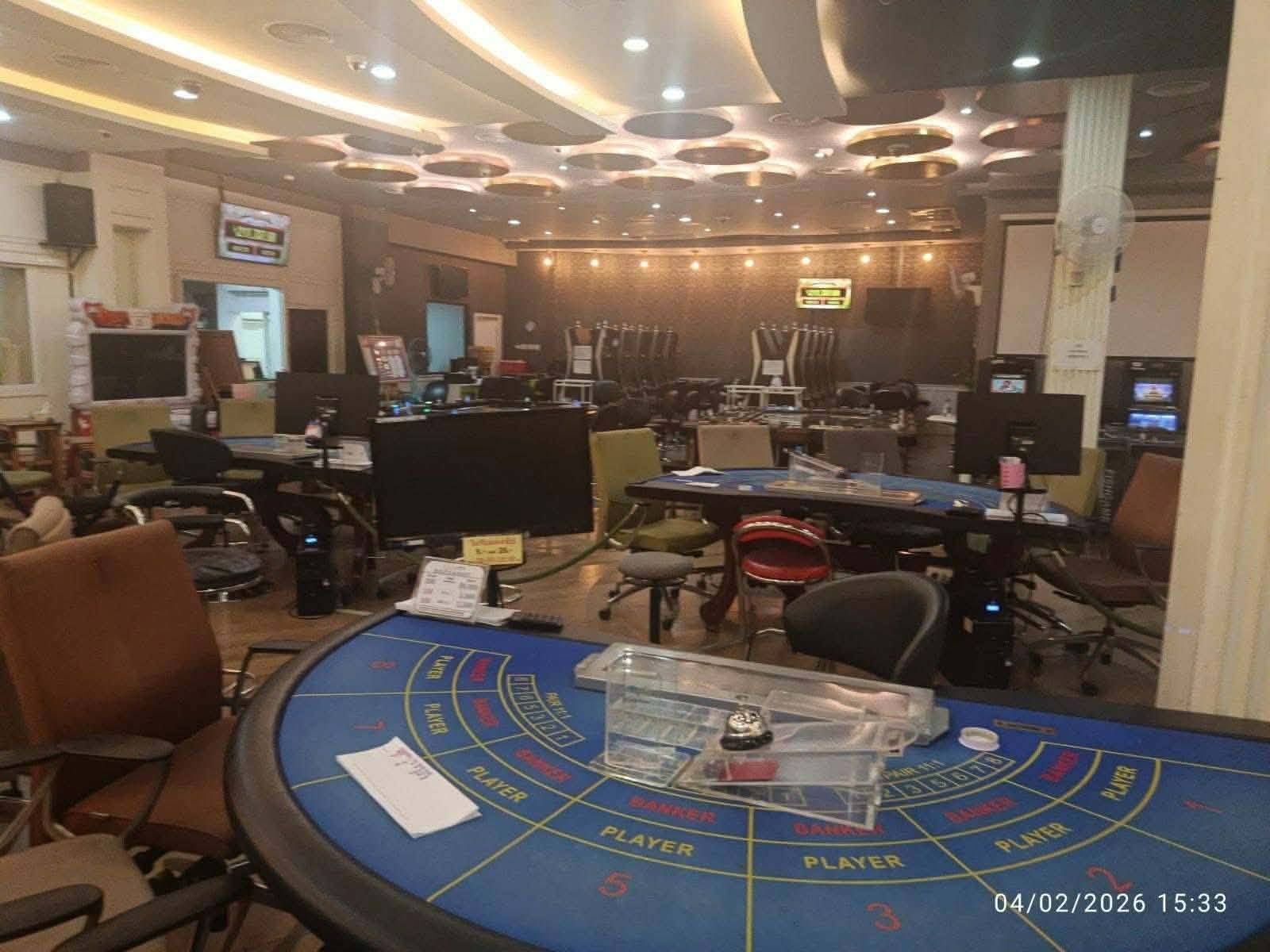 တာချီလိတ်တွင် နာမည်ကြီးကာစီနိုဟိုတယ်မြေ အောက်ခန်းတွင် အွန်လိုင်း လောင်ကစားပြုလုပ်သူ ထိုင်းနိုင်ငံသား ၄၀ ဦးဖမ်းဆီးရမိ