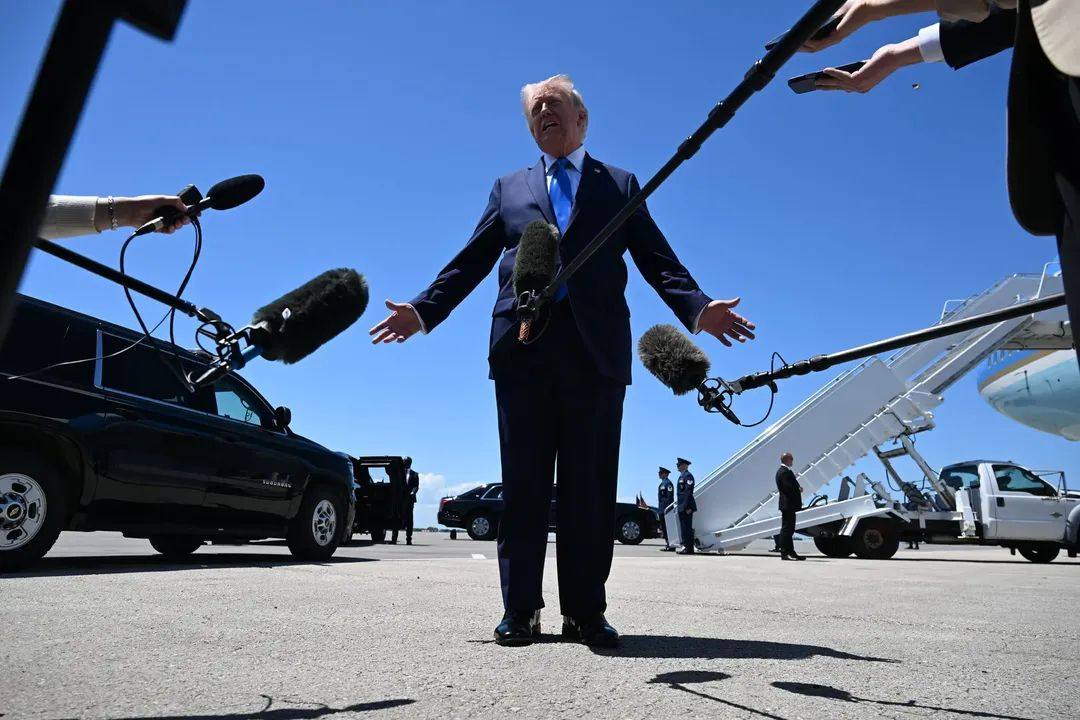 အီရန်နဲ့ငြိမ်းချမ်းရေးဆွေးနွေးဖို့ ပါကစ္စတန်သို့ စေလွတ်မယ့် အမေရိကန် အဆင့်မြင့် ကိုယ်စားလှယ်တွေရဲ့ ခရီးစဥ်ကို ထရမ့် ဖျက်သိမ်းလိုက်တာကြောင့် ရေနံဈေးနှုန်းများ ပြည်လည်မြင့်တက်လာ