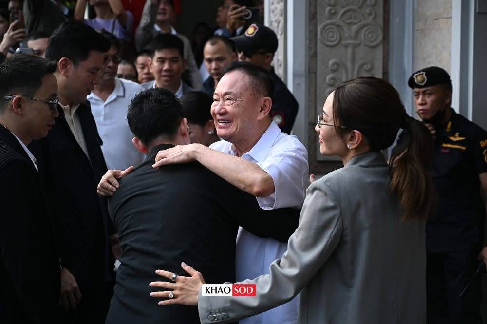 ထိုင်းဝန်ကြီးချုပ်ဟောင်း သက်ဆင် ရှင်နာဝပ် ပြန်လည်လွတ်မြောက်လာ