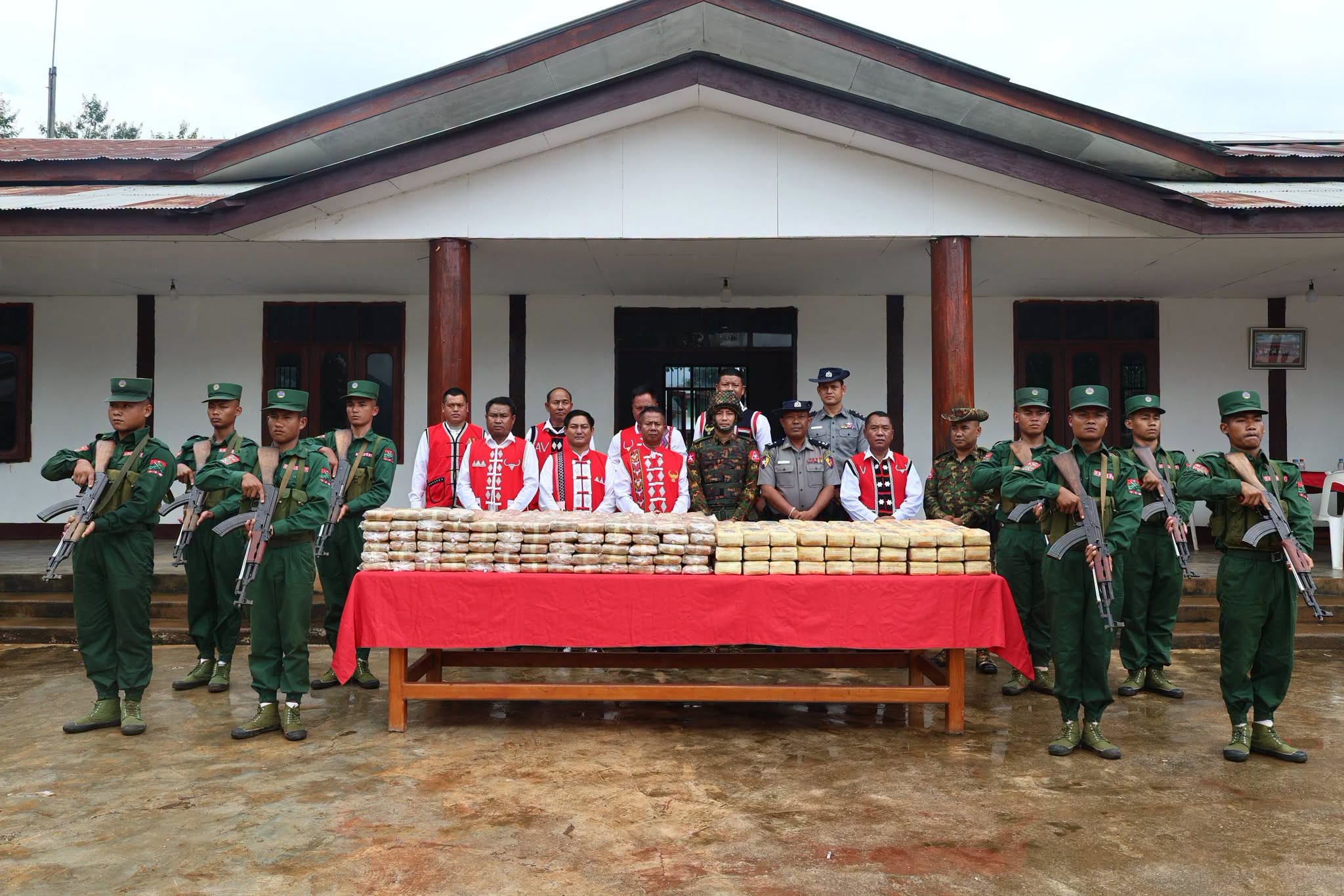 “ဝ”တပ်က ဖမ်းဆီးရမိတဲ့ ကျပ် ၁ ဒသမ ၃၉၁ ဘီလီယံတန်ဖိုးရှိ မူးယစ်ဆေးဝါးတွေကို စစ်ကောင်စီတပ်ထံ လွှဲပြောင်းပေး